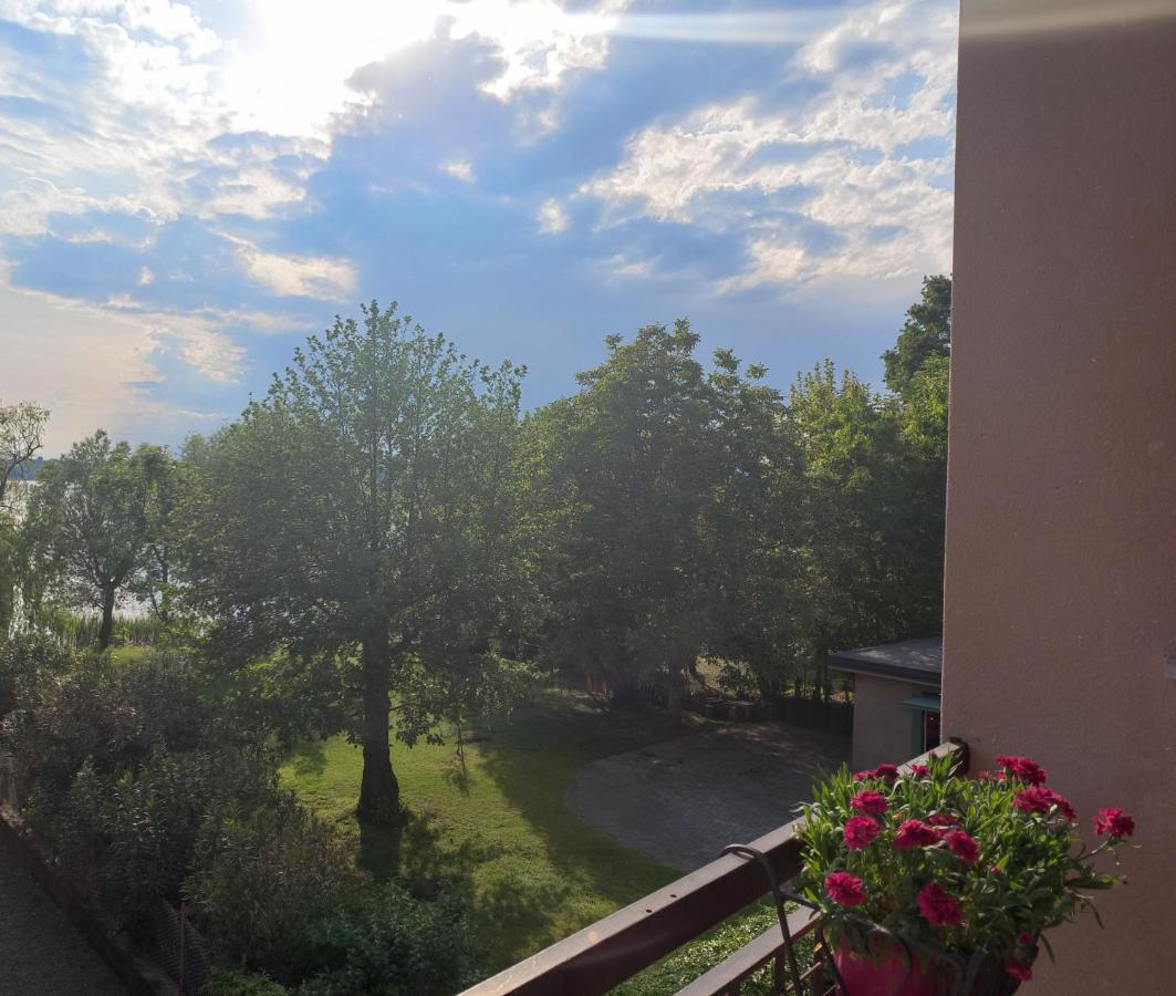 Appartamento Miralago Con Giardino Sul Lago Gavirate Buitenkant foto