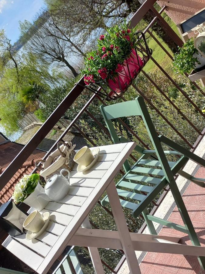 Appartamento Miralago Con Giardino Sul Lago Gavirate Buitenkant foto