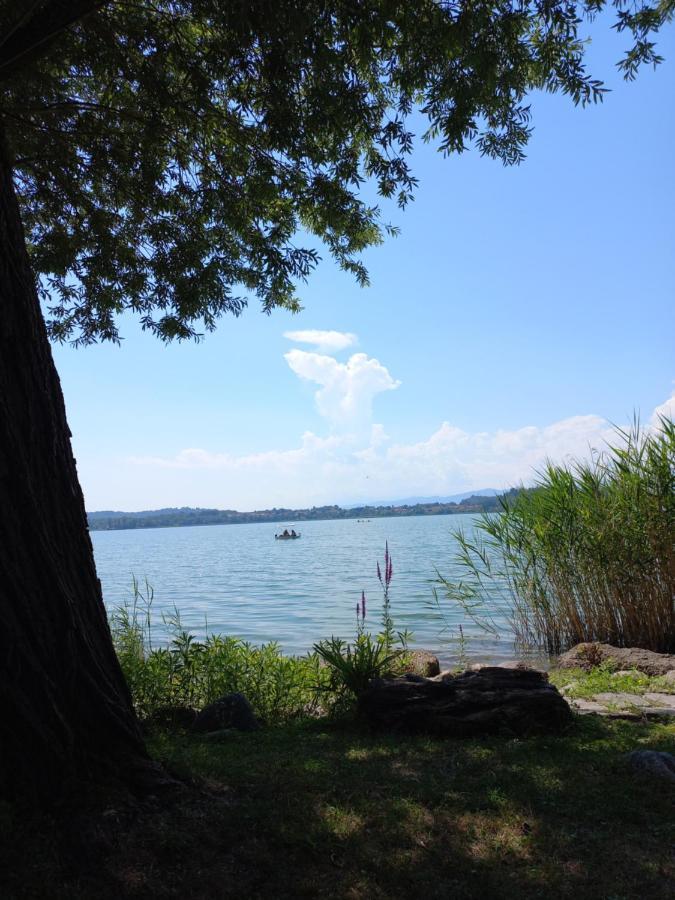 Appartamento Miralago Con Giardino Sul Lago Gavirate Buitenkant foto