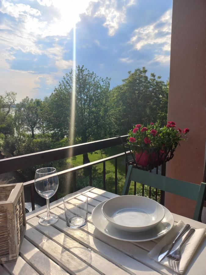 Appartamento Miralago Con Giardino Sul Lago Gavirate Buitenkant foto