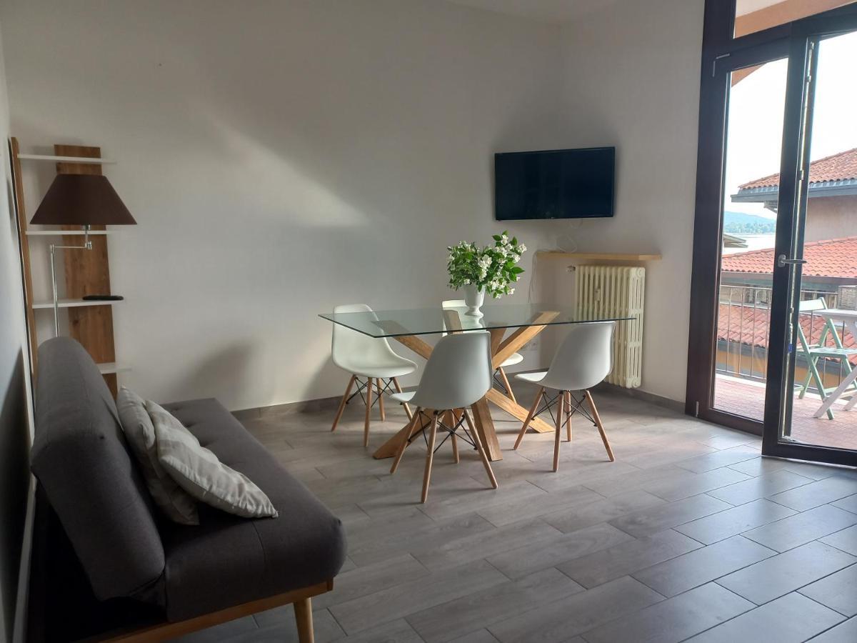 Appartamento Miralago Con Giardino Sul Lago Gavirate Buitenkant foto