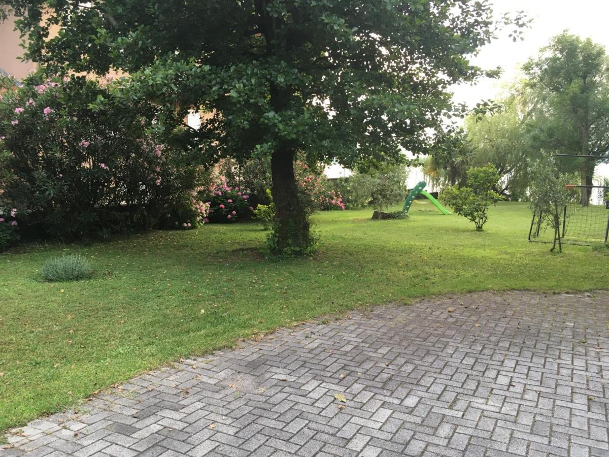 Appartamento Miralago Con Giardino Sul Lago Gavirate Buitenkant foto